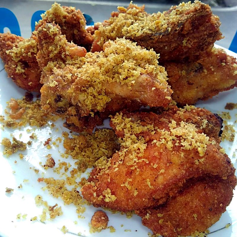 Ayam goreng serundeng